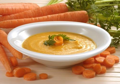 Тарелка с супом-пюре из моркови