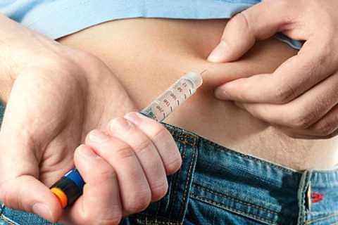 Инъекции инсулина в живот способствуют быстрому расщеплению препарата.