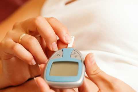 Кормление может отразиться на течении болезни, поэтому нужно регулярно контролировать показатели сахара крови