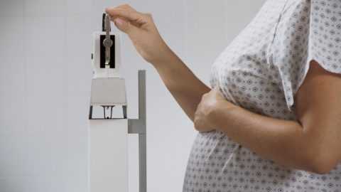 Патологический набор веса — один из признаков диабета беременных