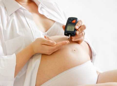 Сахарный диабет у женщин, ожидающих появление малыша, ведет к различным осложнениям.