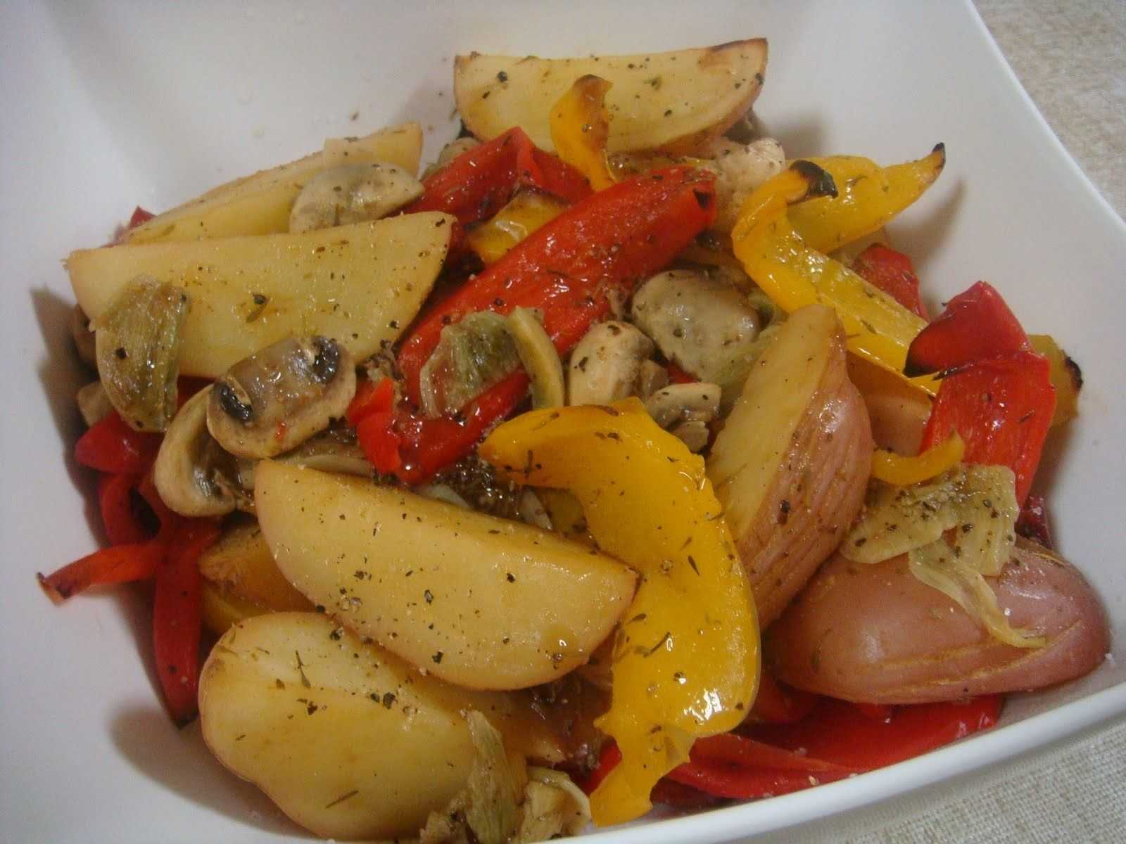 Картофель, запеченный с овощами