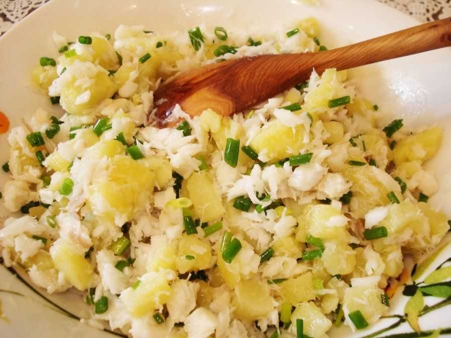 Салат с рыбой и картофелем